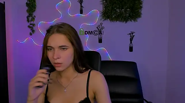helena_so_shyy webcam show
