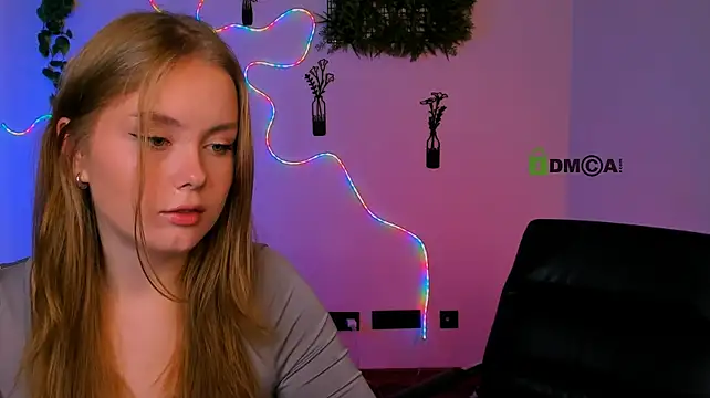 helena_so_shyy's Webcam Show