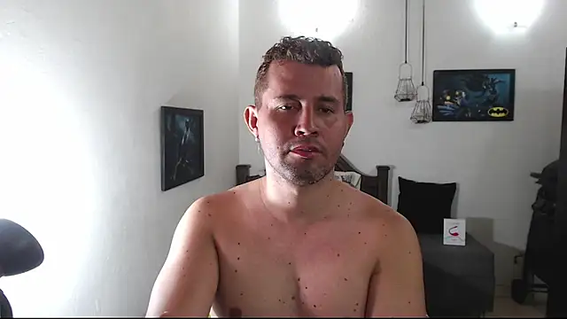 Show modela IAM_DAWSON na web-kameri