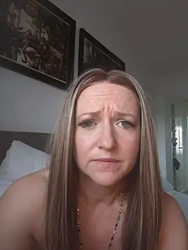 Emmas-Little-SecretXX Show in webcam