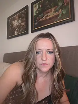 Emmas-Little-SecretXX's Webcam Show
