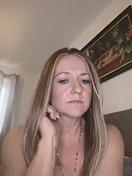 Emmas-Little-SecretXX's Webcam Show
