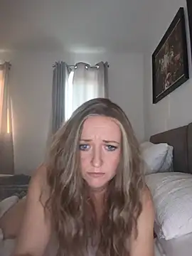 Emmas-Little-SecretXX's Webcam Show