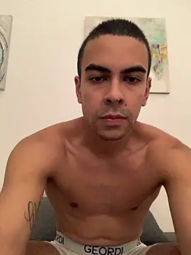 Show modela SophieVibes_ na web-kameri