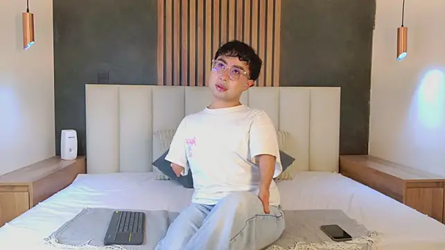 Sam_Velvett Show in webcam