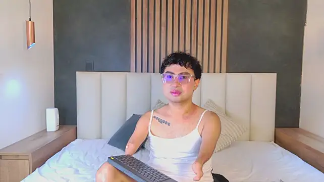 הופעת וובקאם של Sam_Velvett