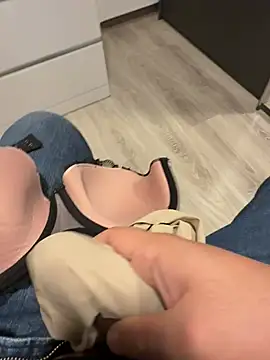 MyWifesWardrobe Webcam show