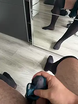 MyWifesWardrobe webcam show
