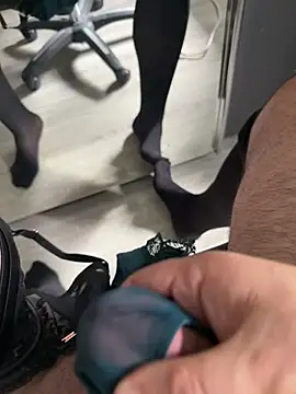 MyWifesWardrobe webcam show