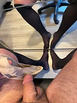 MyWifesWardrobe Webcam show