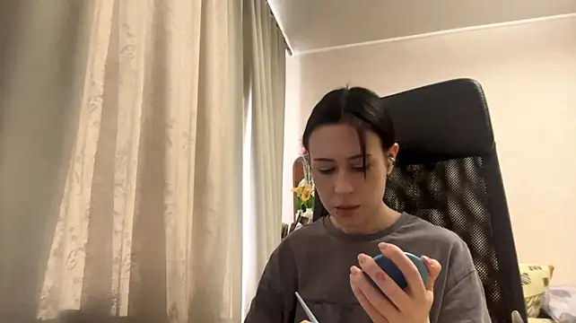 AteEtonian webcam show
