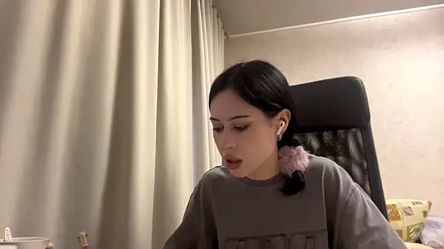 AteEtonian Webcam show