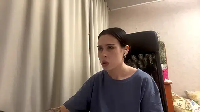 Show modela AteEtonian na web-kameri
