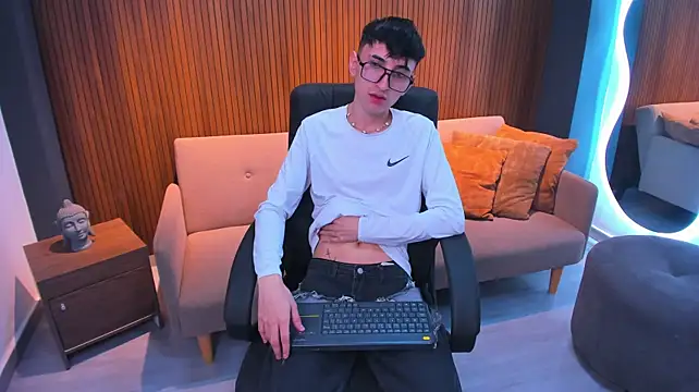 APOLOKING_n Webbikameraesitys