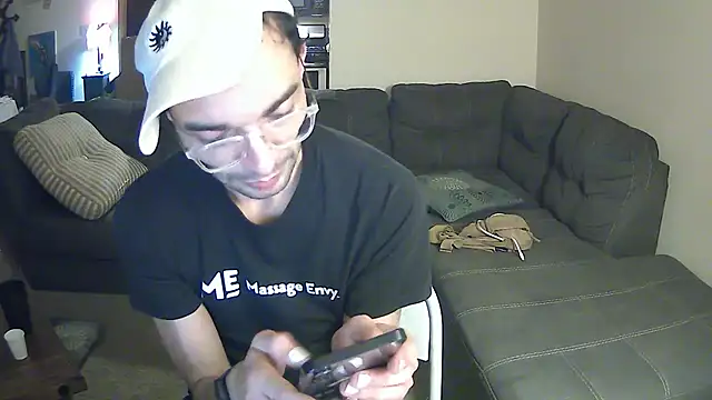 alecksucksabovepar Show in webcam