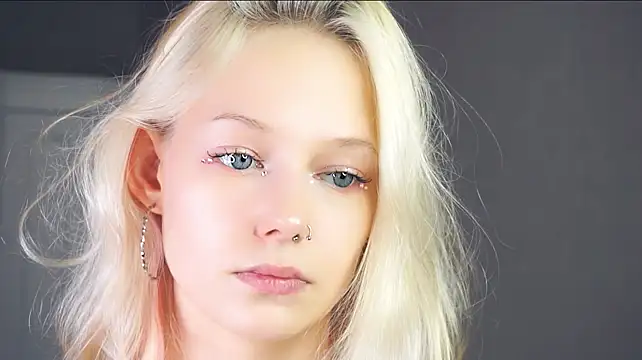 Show modela CorrieJust na web-kameri