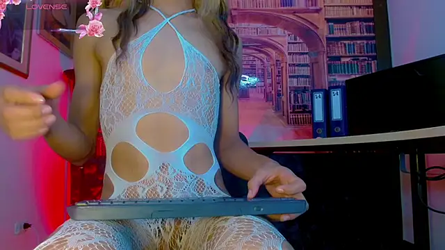 Lily_Collins_'s Webcam Show