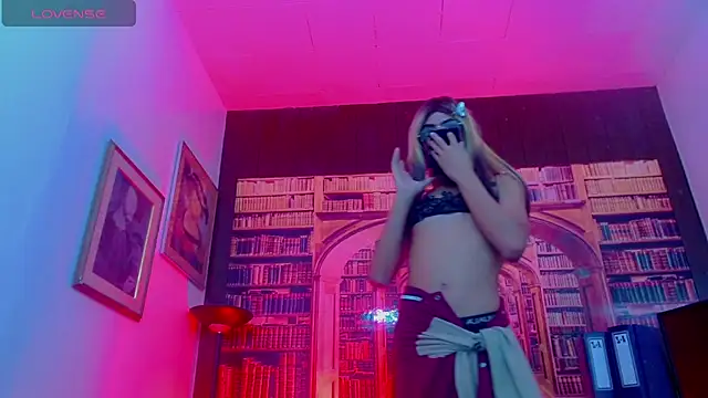 Lily_Collins_ – webcam-show