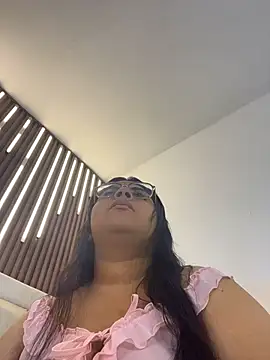 Chatroom XXX en direct de Ariaa_Monroe
