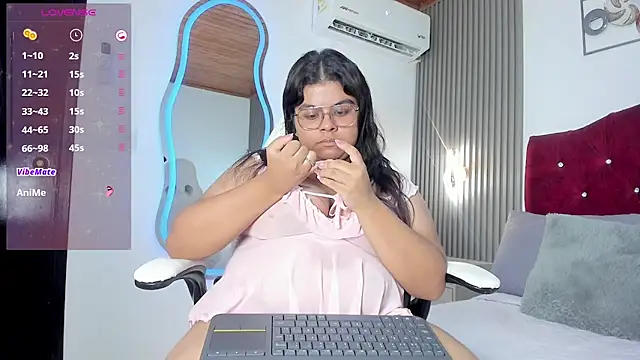 Chat +18 de Ariaa_Monroe ao vivo
