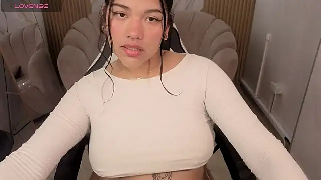 Lauris_b live XXX chat