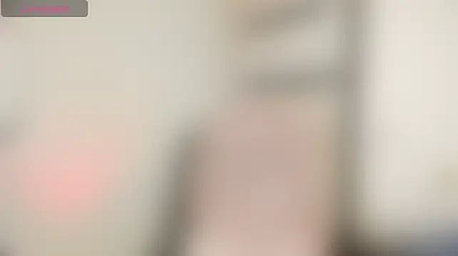 Shy_Emilyyn Webbikameraesitys