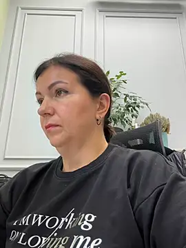 Show modela Lana1910 na web-kameri