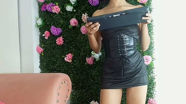 july_luna Show in webcam