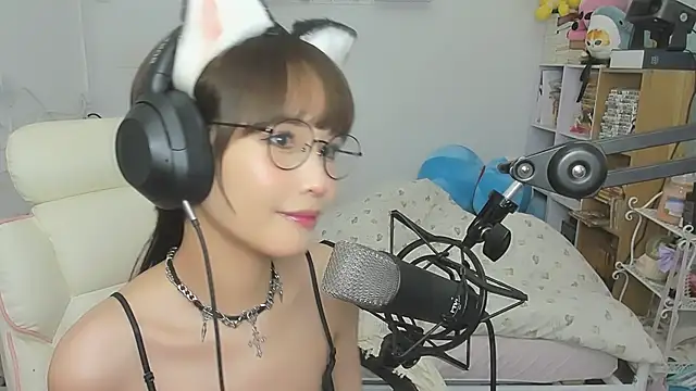 NeKo-nEk0-niI's Live XXX Chat