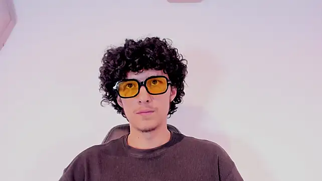 הופעת וובקאם של santi_twink