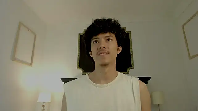 santi_twink Show in webcam