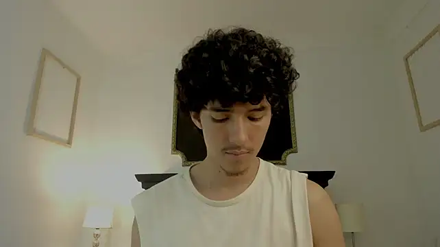 santi_twink Show Webcam