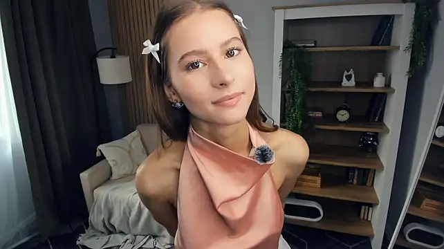 Show modela EliseLetarte na web-kameri