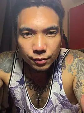 mikeysins2 Show in webcam