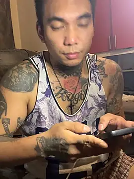 Show modela mikeysins2 na web-kameri