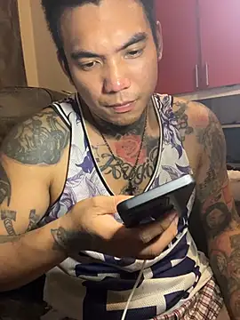 Show modela mikeysins2 na web-kameri