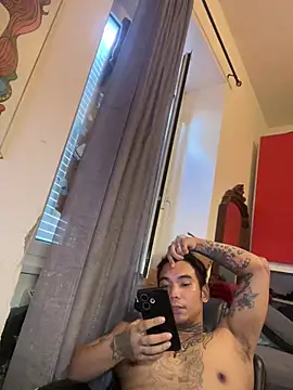 mikeysins2's Webcam Show