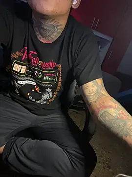 Show modela mikeysins2 na web-kameri
