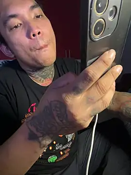 mikeysins2 Show in webcam