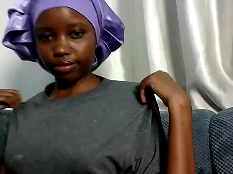 Show de Creamy_diva7 na webcam