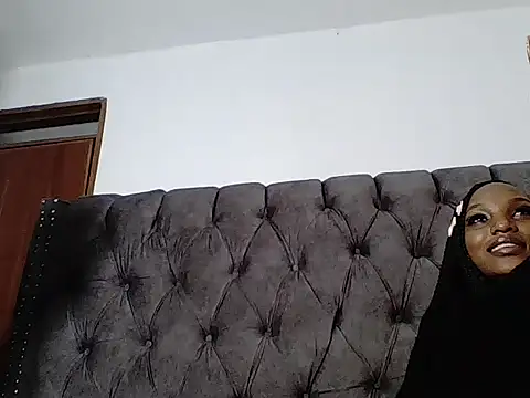 Show modela Creamy_diva7 na web-kameri