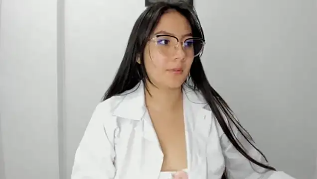 XXX chat uživo modela mia_nala