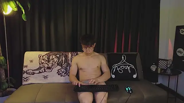 Percy_lodge Show in webcam