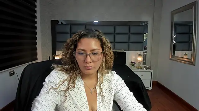 Yanna_Jonness' Live XXX Chat