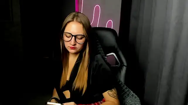 Pokazy przed kamerką – sara_rossseee