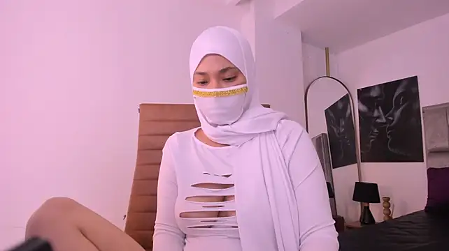 zuri_zayn: διαδικτυακό σόου στην κάμερα