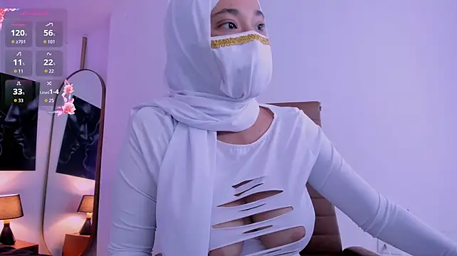 zuri_zayn Show in webcam