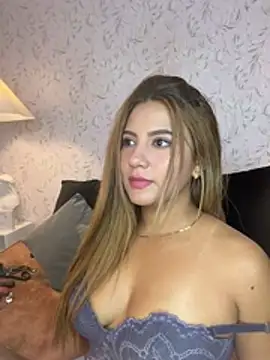 Chatroom XXX en direct de Natasha_Brm