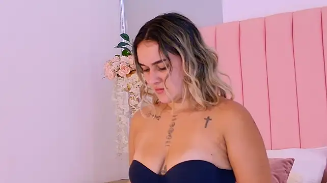 KristhenBella Adlı Modelin Web Kamerası Şovu