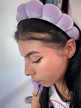 ariella_love_11 Adlı Modelin Web Kamerası Şovu